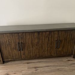 Entertainment/TV Stand