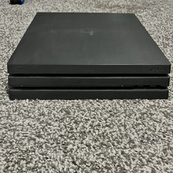 PS4 Pro 1TB 2 Controllers