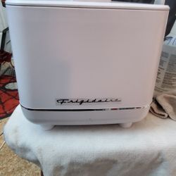 Frigidaire AC/DC  0.14 Cu Ft  Mini Fridge Portable Cooler 