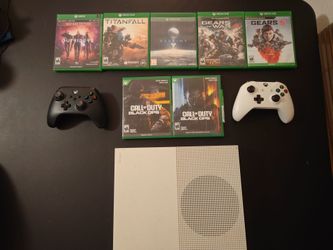 Xbox One + 7 games & 2 controllers