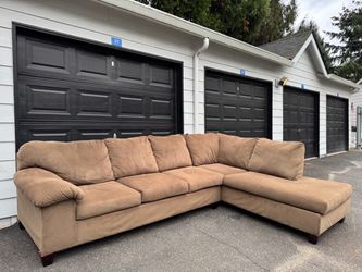 🔥 Big Comfy Sectional with Right Chaise, Deep Seats