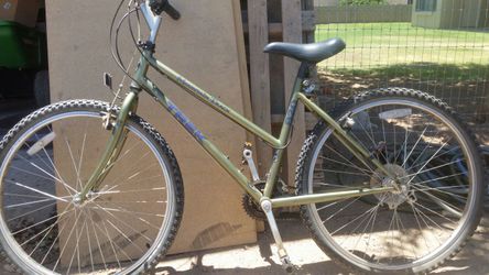 Trek 820 women's mountain bike