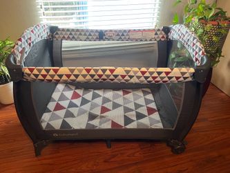 BABY PLAYARD / PLAYPEN