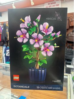 LEGO Botanicals Hibiscus Flower Building Set (10372) - 660 pieces