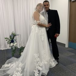 Wedding Dress And Veil Only $300 