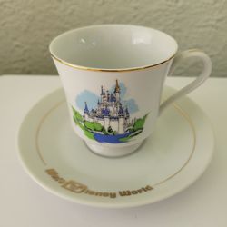 Disneyland Walt Disney World Tea Cup & Saucer Cinderella Castle Gold Trim Japan