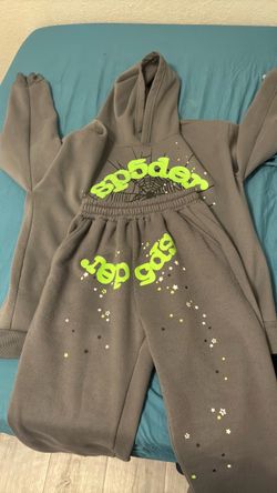 Grey and green sp5der hoodie and pants