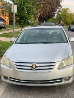 2005 Toyota Avalon (Clean Title) – Runs Perfect, Minor Cosmetic Flaw