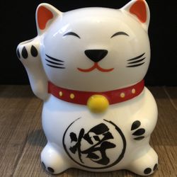 Lucky Cat Statue 