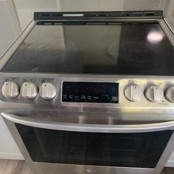 One Year Old Electric LG Stove