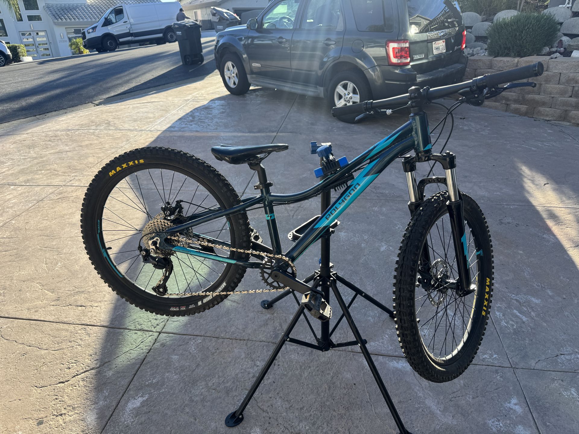Polygon Relic 24” youth mountain bike