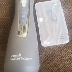 WaterPik Water Flosser w 4 Attachments ~ WP-587W~ NEW~ Water Pick Pik