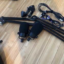 Rode pod Microphone With arm And Cover 