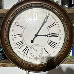 Beautiful Wooden Clock w/Seconds Hand