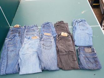 Raw Edge size 18. Levi's 29x32