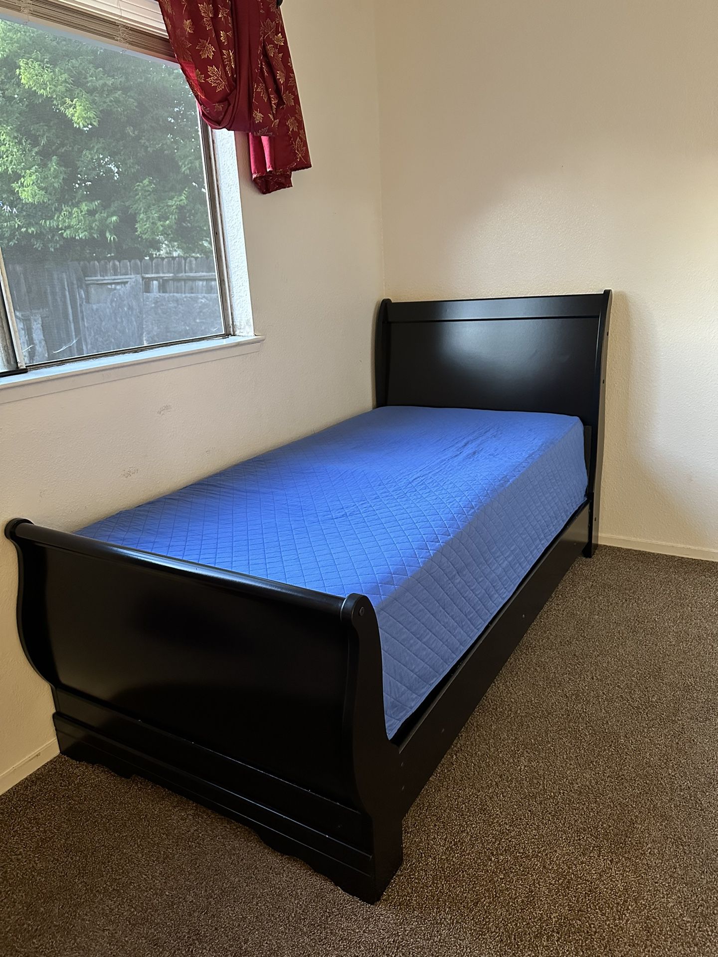 Twin Size Bed Very Good Condition