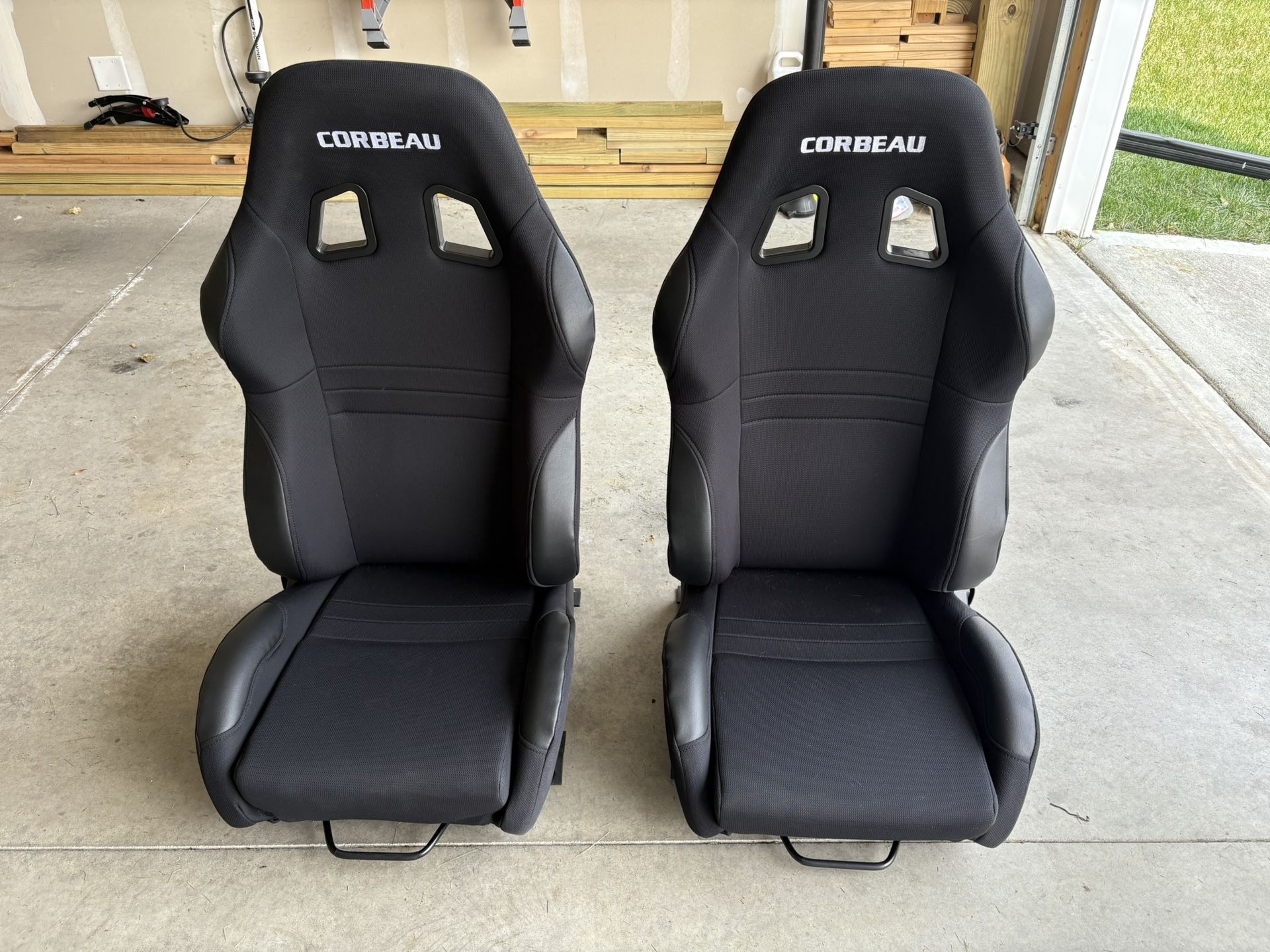 Car Seats w/ adjustable brackets