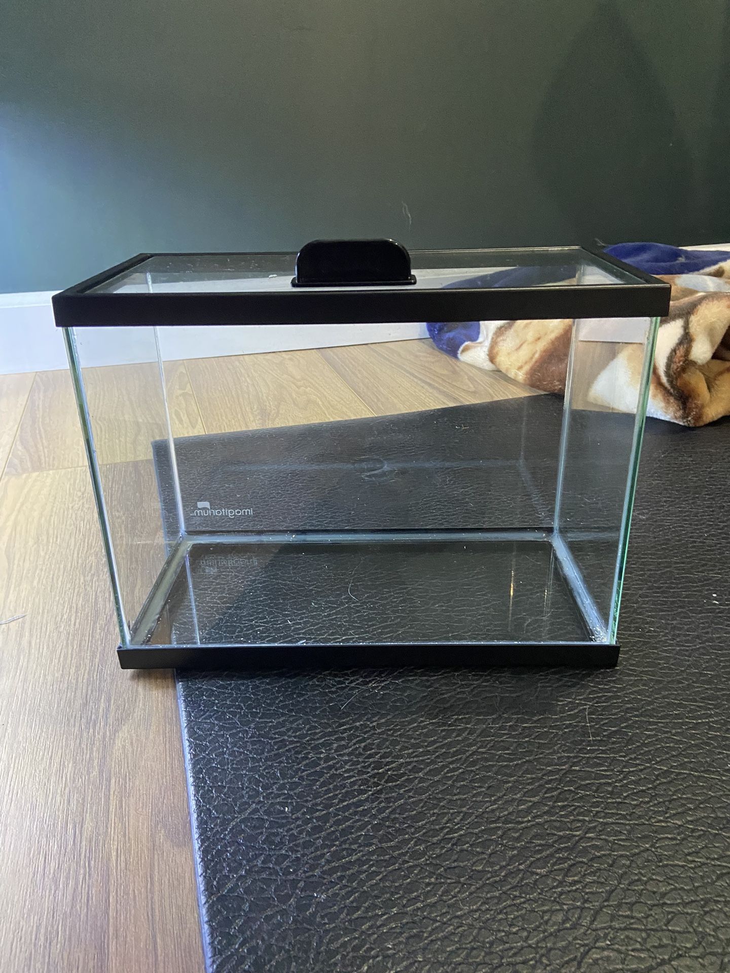 2.5 Gallon tank with lid