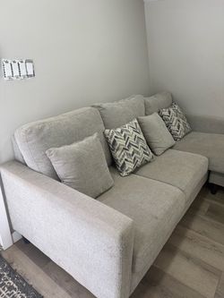 Light Gray Sectional Sofa with Chaise