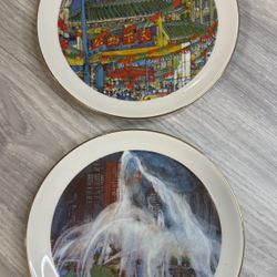 Vintage Chicago Collector Plates Set 2 Chinatown Buckingham Fountain 8in 1977