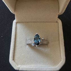 BEAUTIFUL 1.5 ct LONDON BLU TOPAZ MARQUEE WITH 28 1 pt DIAMOND ACCENT STONES