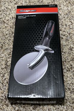 Snap-on Pizza Cutter