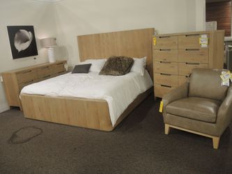 Universal Westmont King Panel Bed - Light Natural Oak | Headboard