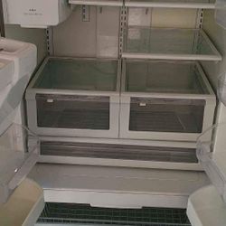 Refrigerator 