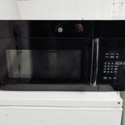 Excellent condition GE over the range microwave 