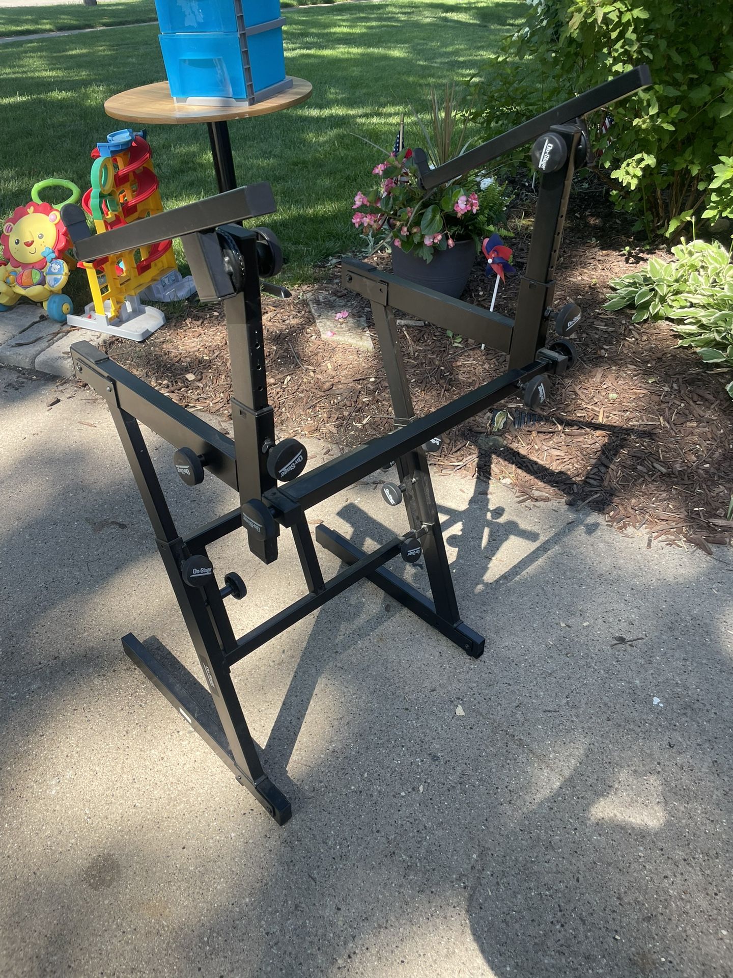 ON STAGE Adjustable Keyboard Stand KD7365FJ, like new, $50