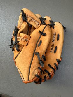 Wilson  baseball glove 9 inch for kids right hand throw