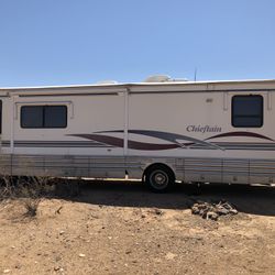 2001 Winnebago Chieftain