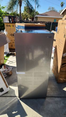 Arctic King 7.1 Cu ft Upright Convertible Freezer/Refrigerator