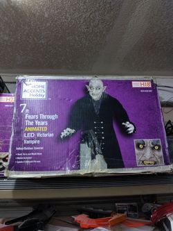 Home Accents Holiday 7ft Animated LED Victorian Vampire