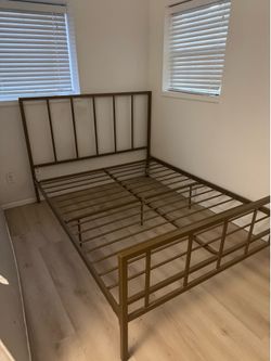 Queen frame