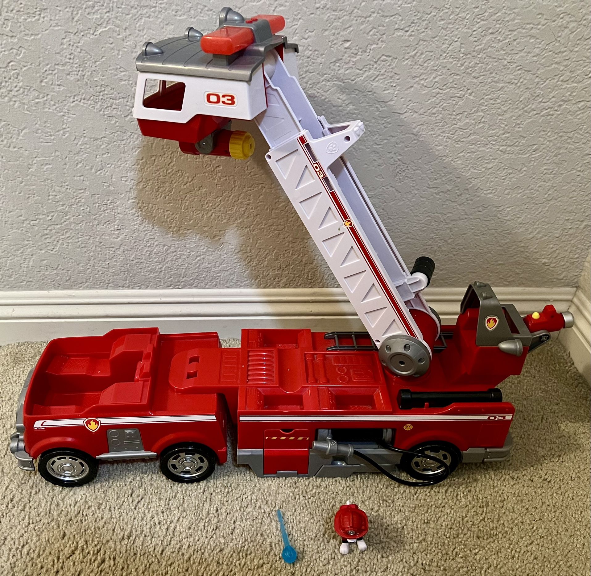 Large PAW Patrol Ultimate Rescue Fire Truck