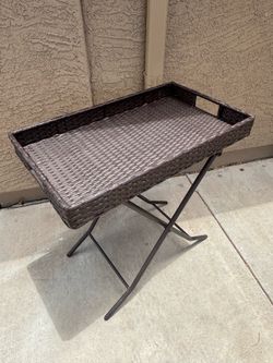 Portable Folding wicker table