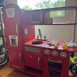 Toy kitchen 