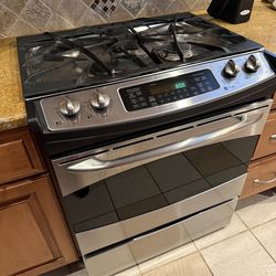 Slide in GE gas range