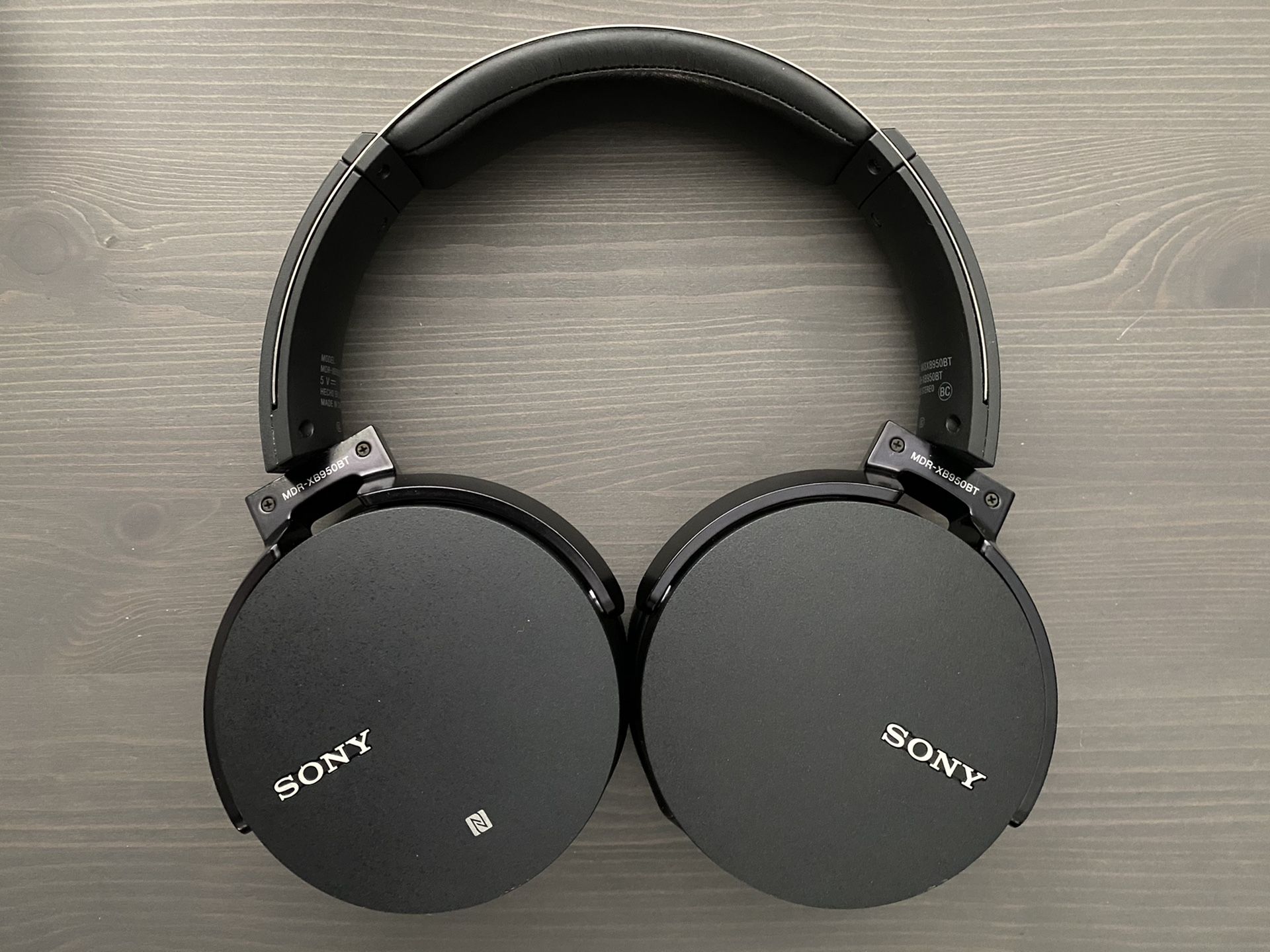 Sony MDR-XB950B1 Extra Bass Wireless-Bluetooth Long-lasting Over-the-Ear Headphones with App Control