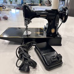 Vintage Portable Singer Sewing Machine