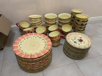 Gorgeous Pfaltzgraff Dinnerware for 12