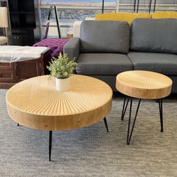 ✨2-Piece Farmhouse Round Nesting Tables