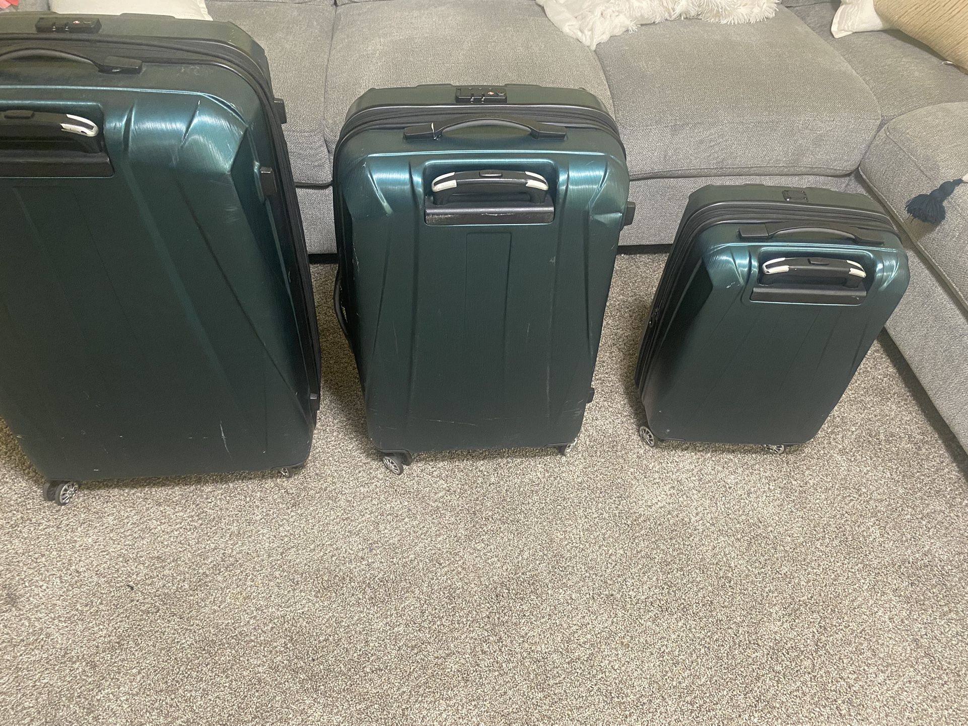 Samsonite suitcases set of 3