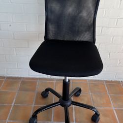 Simple Office Chair 