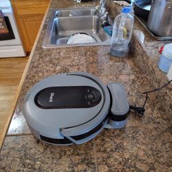 Shark robot Vacuum And Compatible With Voice Control 