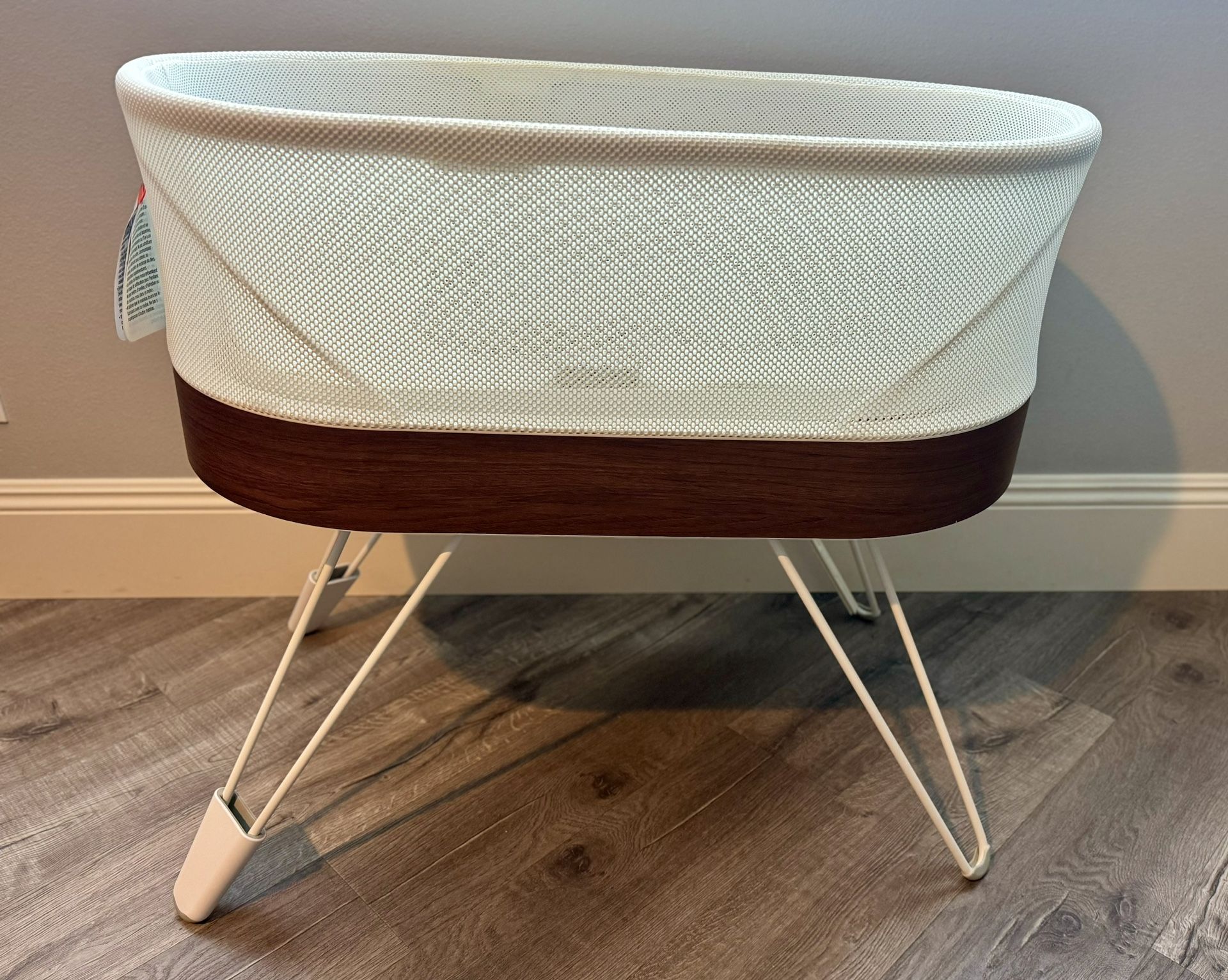 SNOO in Pristine Condition plus Accessories! 