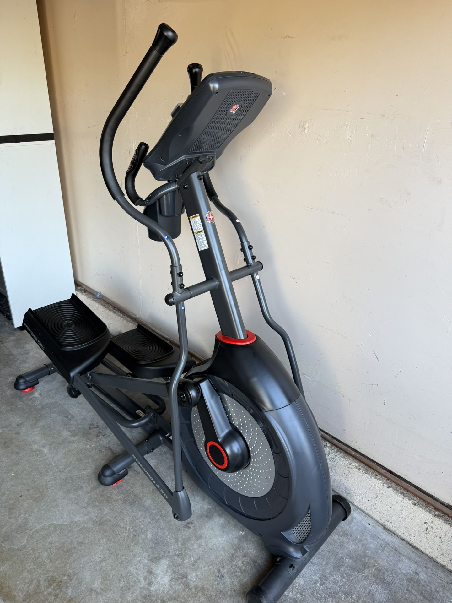 Schwinn 430 Elliptical Machine