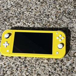 Nintendo Switch Lite Plus 4 Games