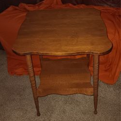Antique Oak 24" 2 Tier Table